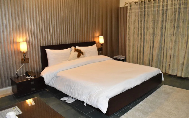Safari Club 2 Bahria Town