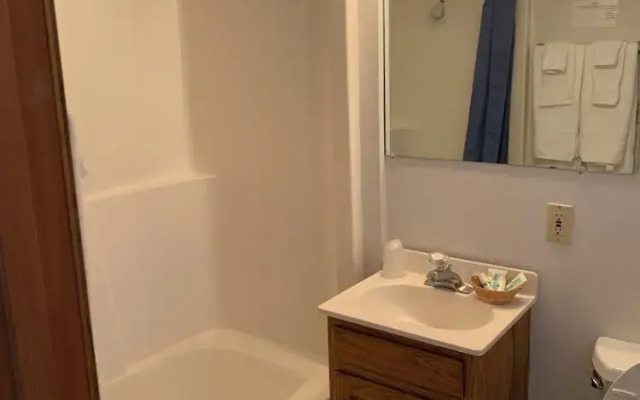 Curley's Resort & Dive Center