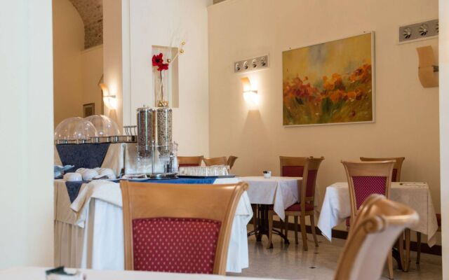 PHI Hotel Astoria