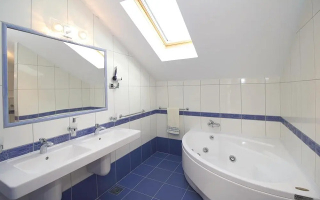 Nice Home in Kastel Luksic With Wifi and 1 Bedrooms