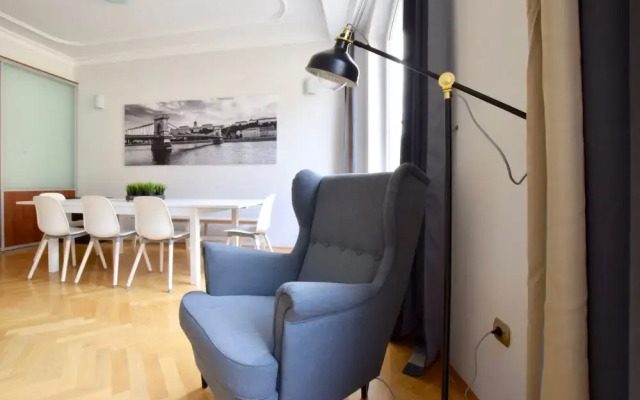Luxury Apartment by Hi5 - Lovag Suites