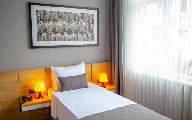 Uzer Otel