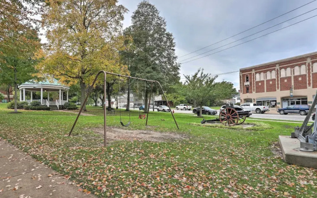 Pet-friendly Home - 1/2 Mi to Downtown Willoughby!