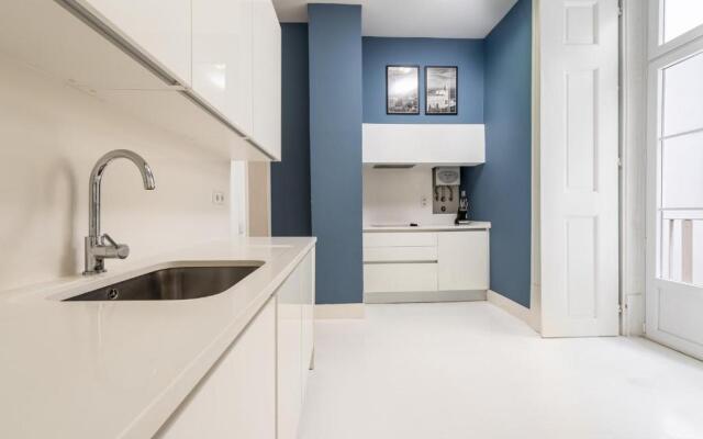 GuestReady - Mod-Luxe 2BR apt near Cais das Colunas