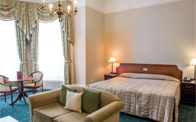 Oatlands Park Hotel