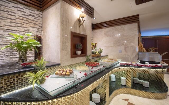 Hom - How Da Nang Airport