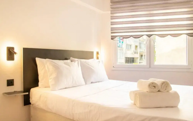 Vibrant and Central Flat Near Kordon in Alsancak