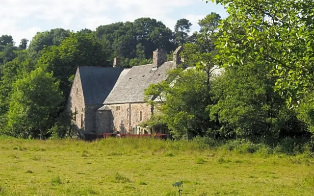 Prieure St Pierre de La Luthumiere