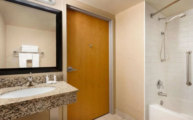 Travelodge by Wyndham Saskatoon
