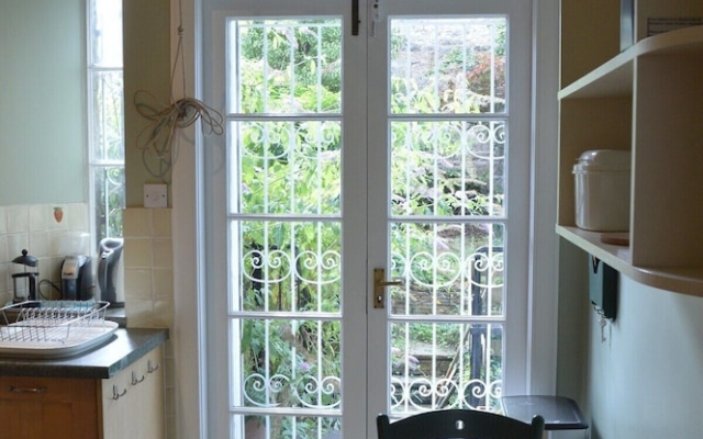 Traditional Georgian Flat in New Town, Sleeps 5-6