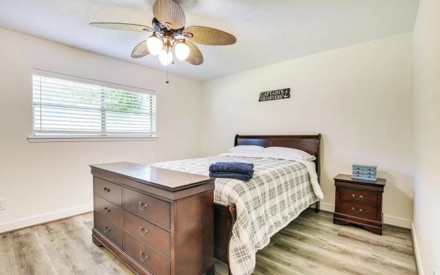 Walk to Beach: Galveston Getaway w/ Deck!