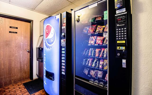 Econo Lodge Watertown