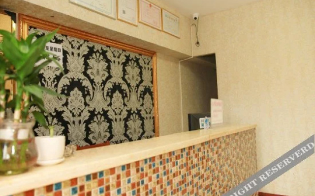 Qingwan Hostel (Chongqing Daping Metro Station Store)