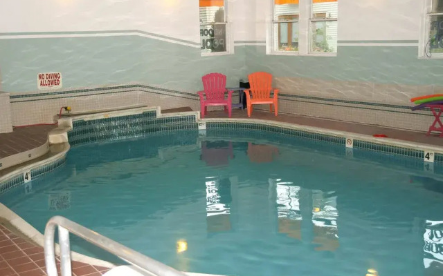 Camden Riverhouse Hotel