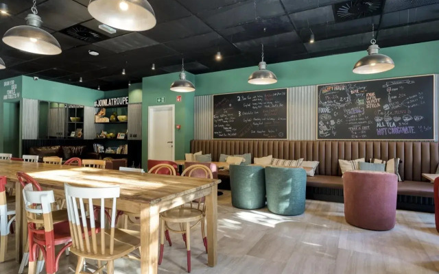 LATROUPE Grand Place Hostel