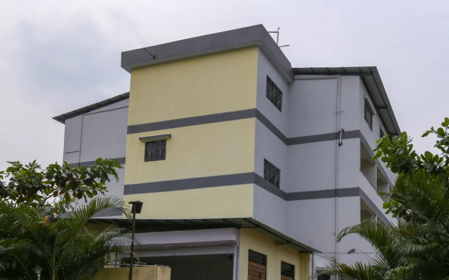 OYO 22066 Hotel Mayur