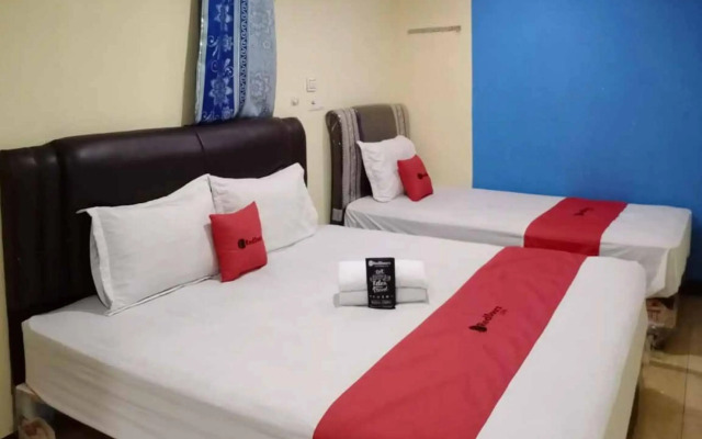 RedDoorz @ Jalan Japaris Medan