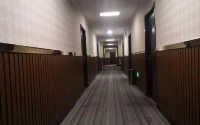 Huaxian Zhongzhou Express Hotel