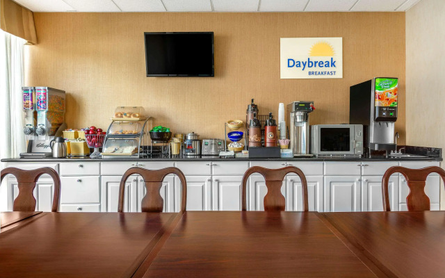 Days Inn by Wyndham College Park