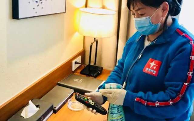 Xingguang Holiday Hotel (Zhengzhou Zijing East Street Metro Station)