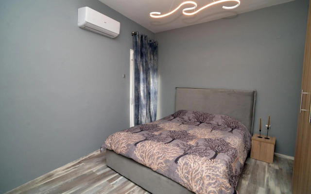 luxury apartment st Demetrios downtown