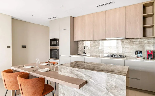 Luxurious Stay in JVC With Rooftop Pool Gym