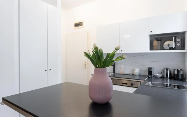 Apartment with balcony - trendy neighborhood