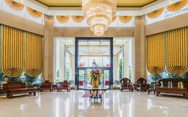 Yinglun Holiday Hotel