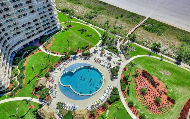 Beachfront Condo With Panoramic Ocean Views and Pool