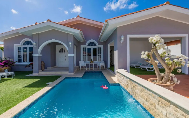 Remodeled 3br2ba Cozy Central Private Pool