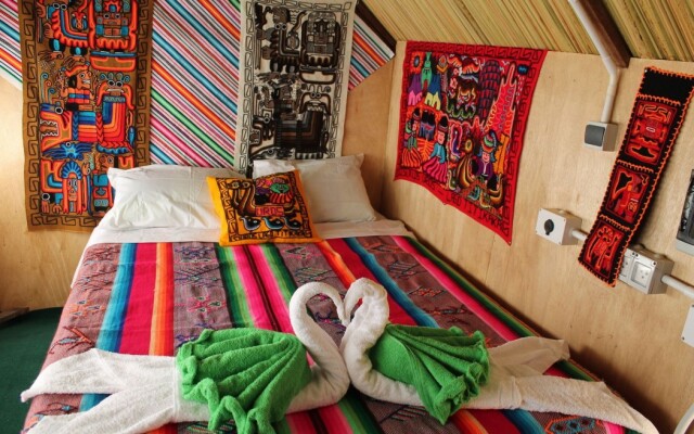 Islas Uros Lodge