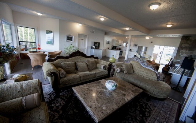 Shangri-La Oceanfront B&B