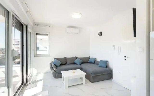 Meridian Pool Residences