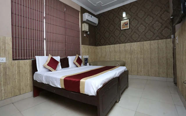Cross Roads Inn by OYO Rooms