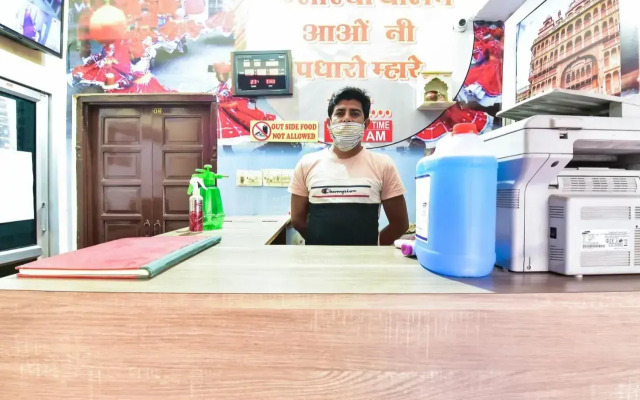 Hotel Tri-Lok Palace