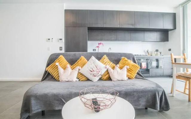 Home With Convenient Location! Close to Train&cbd