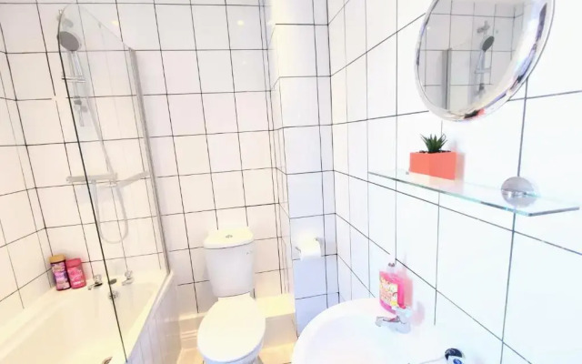 Crystal Suite 3 free private parking