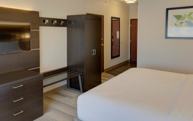 Holiday Inn Express Hotel & Suites Le Mars, an IHG Hotel