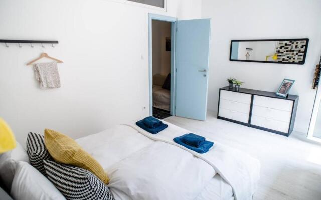 Central new home with 3 bedrooms, A/C and balcony