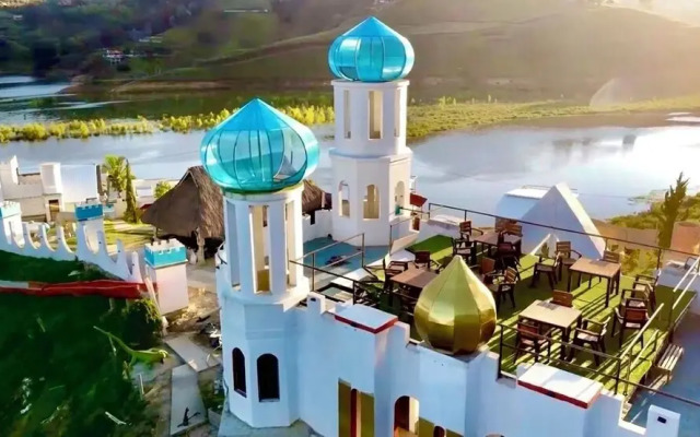 Hotel y Termales Castillo del Lago
