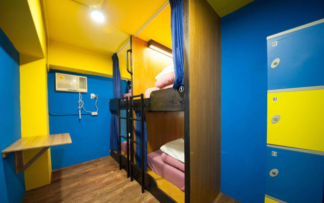 Aires Hostel
