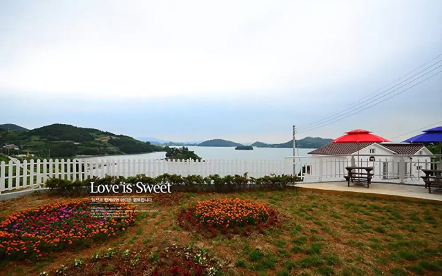 Yeosu Rainbow Pension