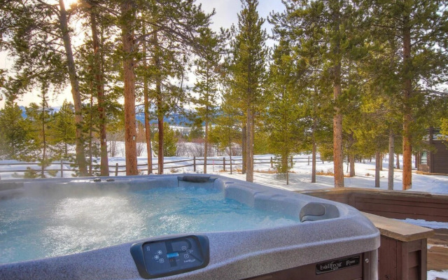 Marksberry Lodge 4 Bedrooms 5.5 Bathrooms Home