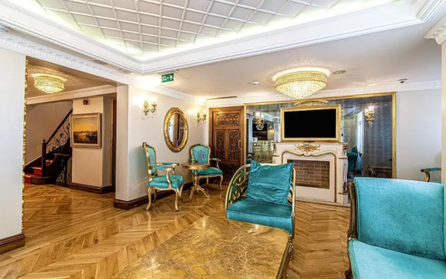 Studio Room in Historic Mansion in Beylerbeyi