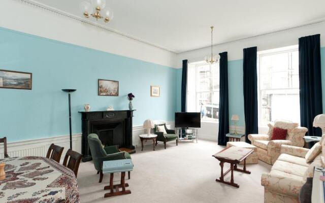 363 Spacious 3 bedroom 18th century property in the city centre