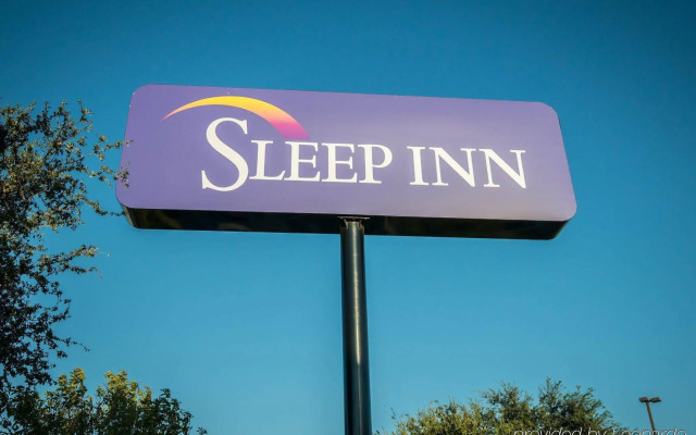 Clarion Inn & Suites DFW North