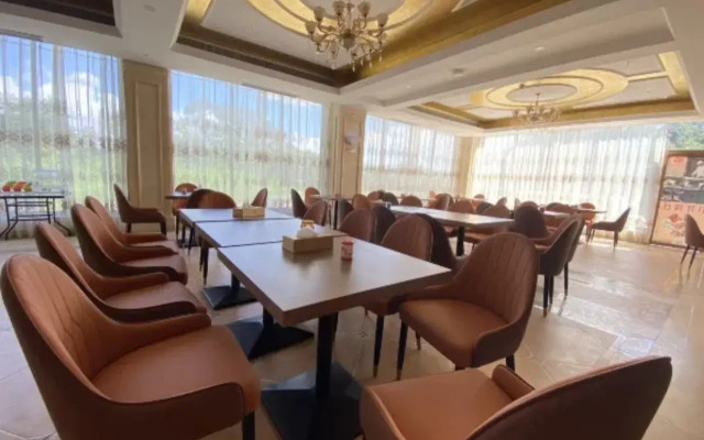 Vienna Hotel (Ledong Gongyuan)