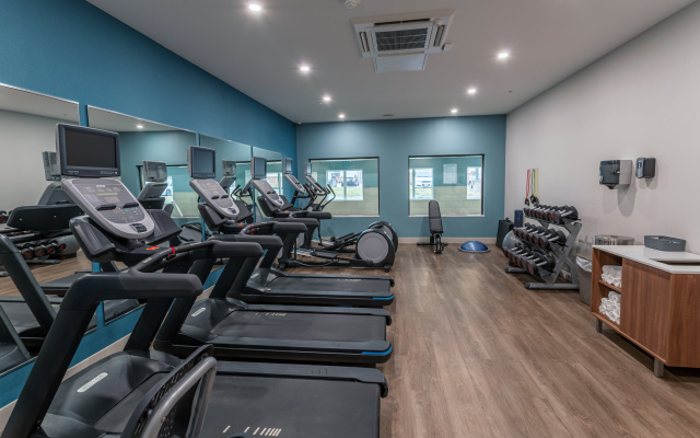 Holiday Inn Express & Suites Columbus - Worthington by IHG