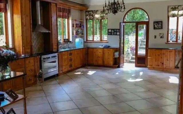 Secret Palace - Large 5 bedroom Family Home