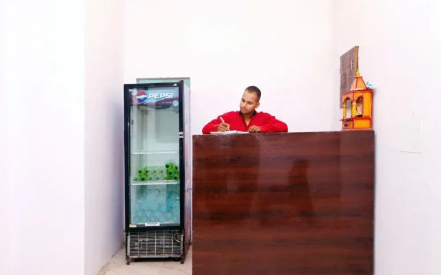 Oyo 43845 Hotel Red Velvet Inn